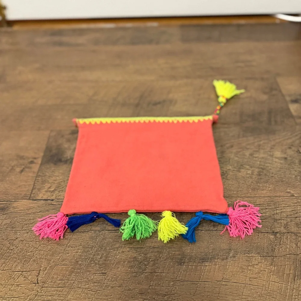 Loom Mool Embroidered Fish Tassel Pouch Womens Small‎ Pink